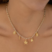 Cargar imagen en el visor de la galería, Collar Mini Con Dijes Varios + Aretes
