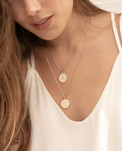 Cargar imagen en el visor de la galería, SET CADENA + ARETES LETRA BLANCA
