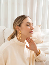 Cargar imagen en el visor de la galería, Aretes Gold Party
