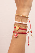 Cargar imagen en el visor de la galería, Set Pulseras Con Dijes de Corazón + Aretes
