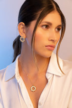 Cargar imagen en el visor de la galería, Set Collar + Aretes Aros Con Cristales
