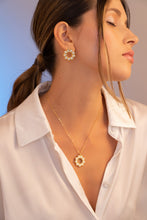 Cargar imagen en el visor de la galería, Set Collar + Aretes Aros Con Cristales
