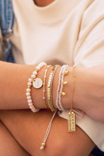 Cargar imagen en el visor de la galería, Set Pulseras Con Dijes Variados + Aretes
