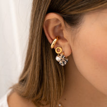 Cargar imagen en el visor de la galería, Set De Aretes 1 Par De Candongas Tejidas + 1 Par De Topos Y 1 Earcuff
