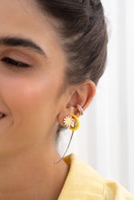 Cargar imagen en el visor de la galería, Set De 1 Par De Candongas + 1 Par De Topos y 2 Earcuff
