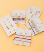 Cargar imagen en el visor de la galería, Set Pulseras Con Dijes de Sol Y Luna + Aretes
