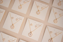Cargar imagen en el visor de la galería, SET CADENA + ARETES LETRA BLANCA
