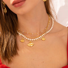Cargar imagen en el visor de la galería, Set Collar Labios + Aretes
