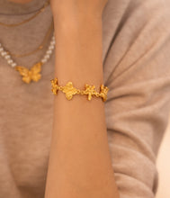 Cargar imagen en el visor de la galería, Pulsera Con Dijes De Flores

