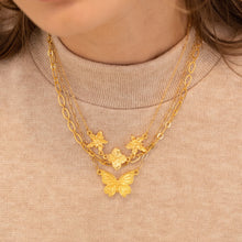 Cargar imagen en el visor de la galería, Collar Con Dije De Mariposa

