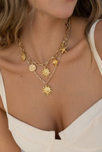 Cargar imagen en el visor de la galería, Collar Dijes Varios De Playa + Aretes
