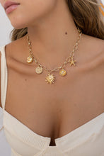 Cargar imagen en el visor de la galería, Collar Dijes Varios De Playa + Aretes
