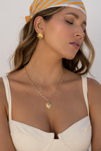 Cargar imagen en el visor de la galería, Set Collar + Aretes Dije De Sol
