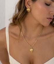 Cargar imagen en el visor de la galería, Set Collar + Aretes Dije De Sol
